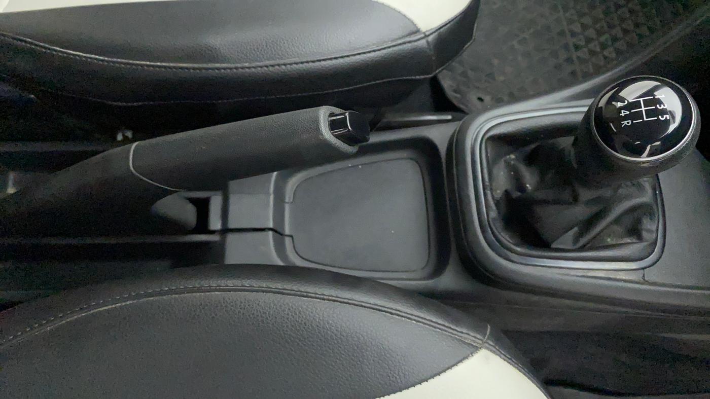 2020 Volkswagen Polo Trendline 1.0 L Petrol, CNG, Manual, 46,779 km, Gear Lever