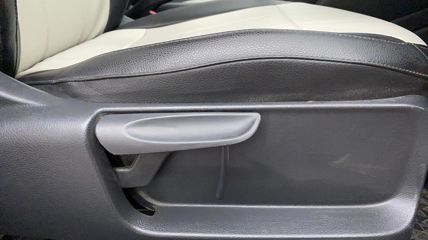 2020 Volkswagen Polo Trendline 1.0 L Petrol, CNG, Manual, 46,779 km, Driver Side Adjustment Panel
