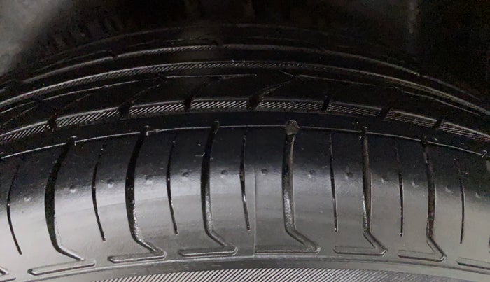 2020 Volkswagen Polo Trendline 1.0 L Petrol, CNG, Manual, 46,779 km, Left Front Tyre Tread