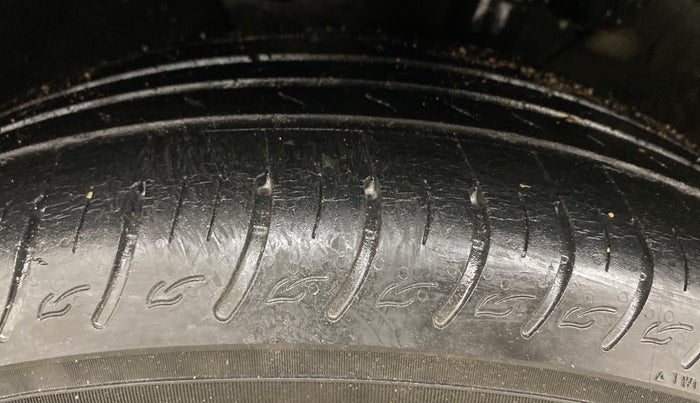2022 KIA CARENS PRESTIGE 1.4 PETROL 7 STR, Petrol, Manual, 24,555 km, Left Front Tyre Tread