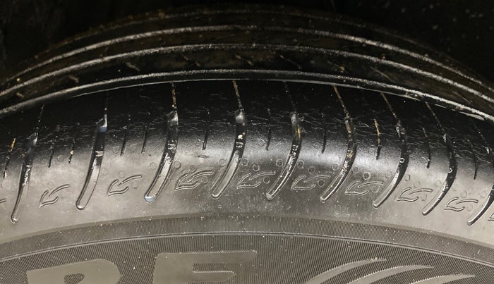 2022 KIA CARENS PRESTIGE 1.4 PETROL 7 STR, Petrol, Manual, 24,555 km, Right Front Tyre Tread