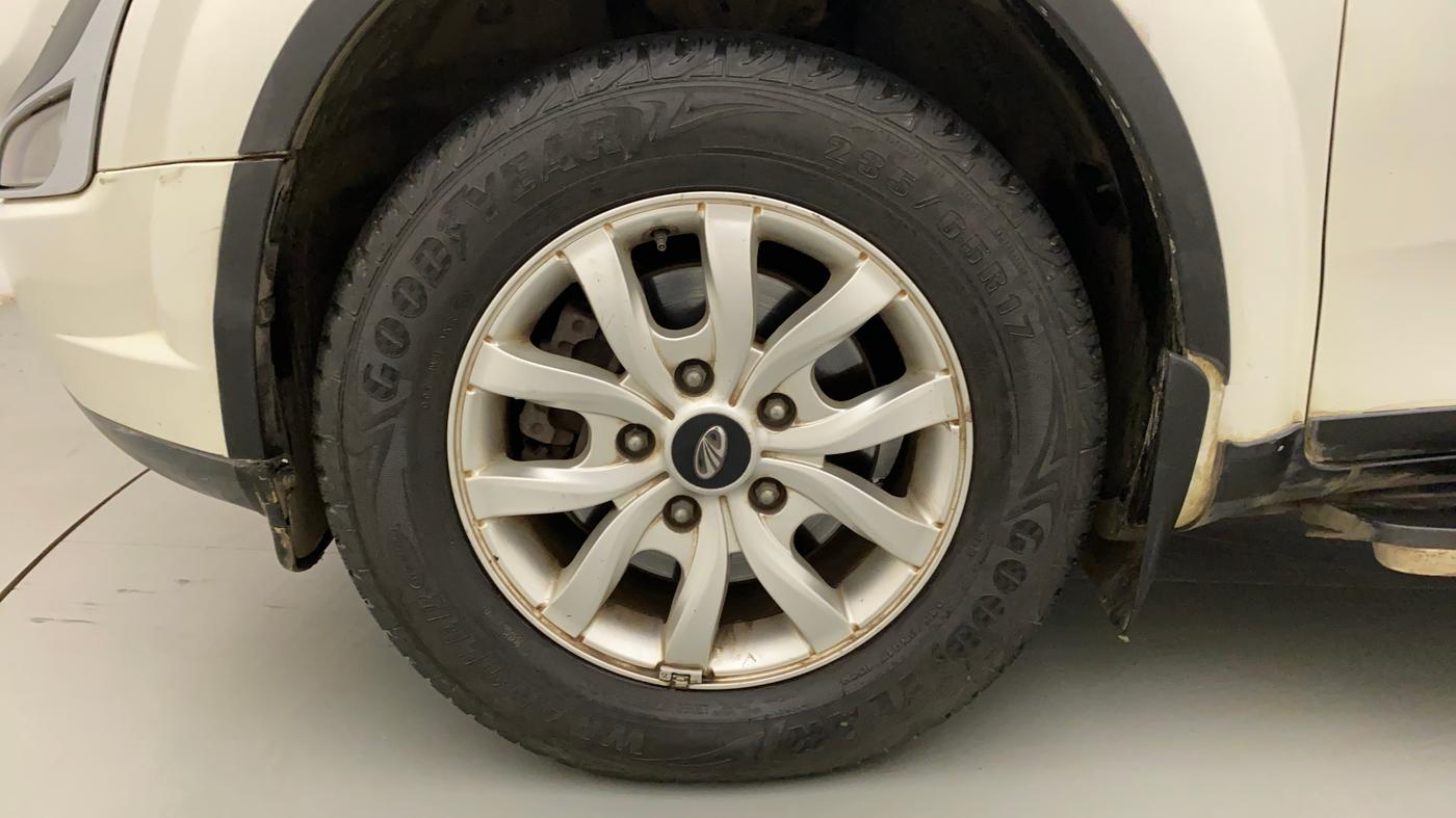 2016 Mahindra XUV500 W10 AT, Diesel, Automatic, 68,252 km, Left Front Wheel