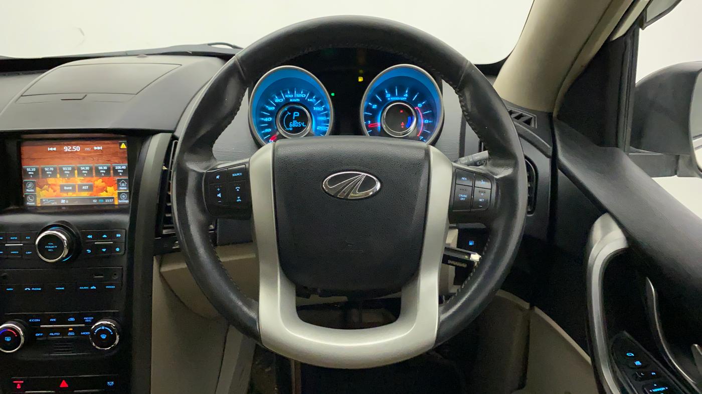 2016 Mahindra XUV500 W10 AT, Diesel, Automatic, 68,252 km, Steering Wheel Close Up