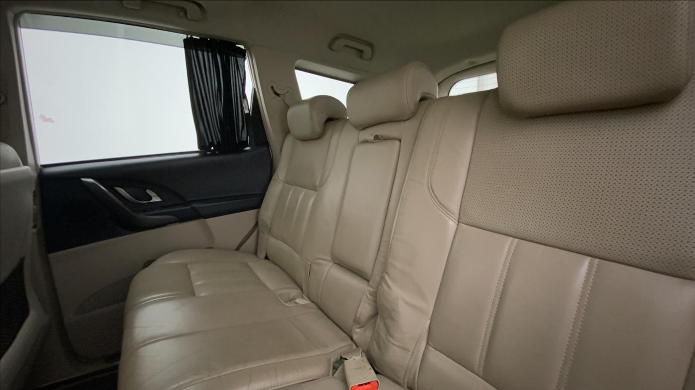 2016 Mahindra XUV500 W10 AT, Diesel, Automatic, 68,252 km, Right Side Rear Door Cabin