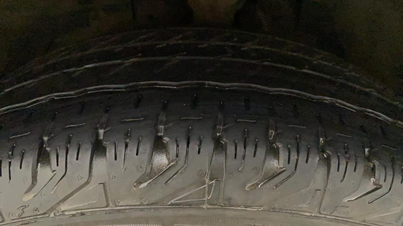 2016 Mahindra XUV500 W10 AT, Diesel, Automatic, 68,252 km, Left Front Tyre Tread