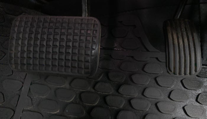 2017 Tata Hexa Varicor 400 XTA, Diesel, Automatic, 44,693 km, Pedals