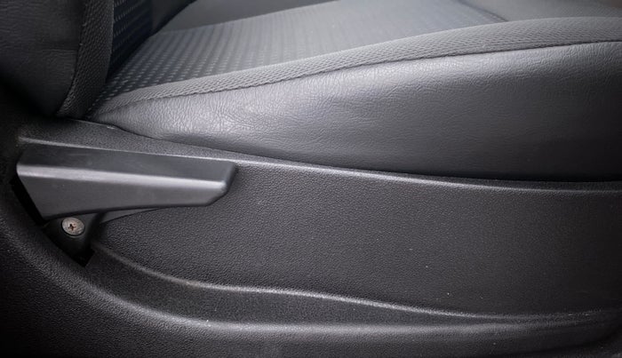 2019 Tata Tiago XM 1.2 REVOTRON, Petrol, Manual, 30,107 km, Driver Side Adjustment Panel