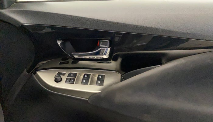 2018 Toyota Innova Crysta 2.7 VX 7 STR, Petrol, Manual, 42,119 km, Driver Side Door Panels Control