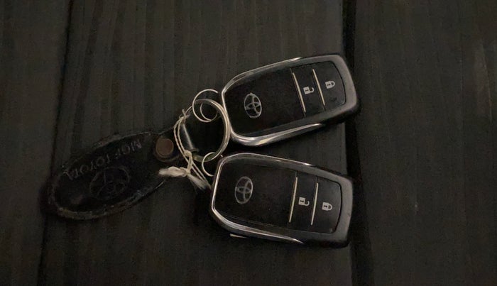 2018 Toyota Innova Crysta 2.7 VX 7 STR, Petrol, Manual, 42,119 km, Key Close Up