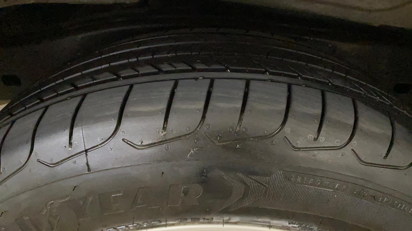2018 Toyota Innova Crysta 2.7 VX 7 STR, Petrol, Manual, 42,152 km, Right Rear Tyre Tread