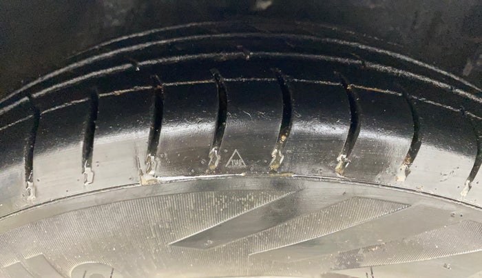 2013 Hyundai i10 SPORTZ 1.2, Petrol, Manual, 70,431 km, Right Front Tyre Tread