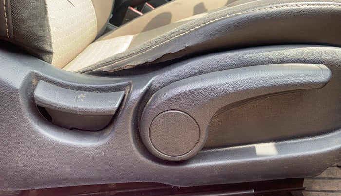 2016 Hyundai Elite i20 SPORTZ 1.2, Petrol, Manual, 1,14,179 km, Driver Side Adjustment Panel