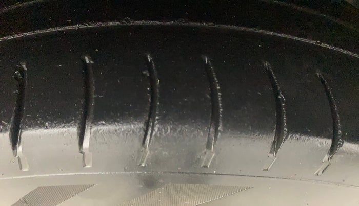 2016 Hyundai Elite i20 SPORTZ 1.2, Petrol, Manual, 1,14,179 km, Right Front Tyre Tread