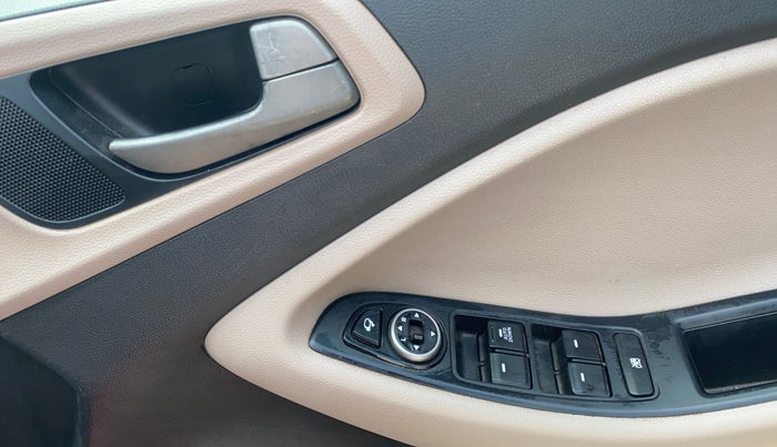 2016 Hyundai Elite i20 SPORTZ 1.2, Petrol, Manual, 1,14,179 km, Driver Side Door Panels Control