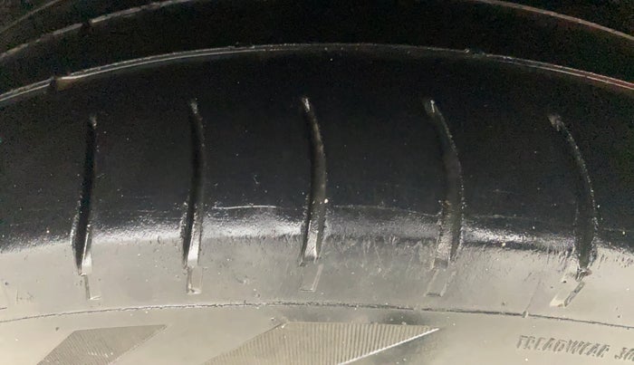 2016 Hyundai Elite i20 SPORTZ 1.2, Petrol, Manual, 1,14,179 km, Left Rear Tyre Tread