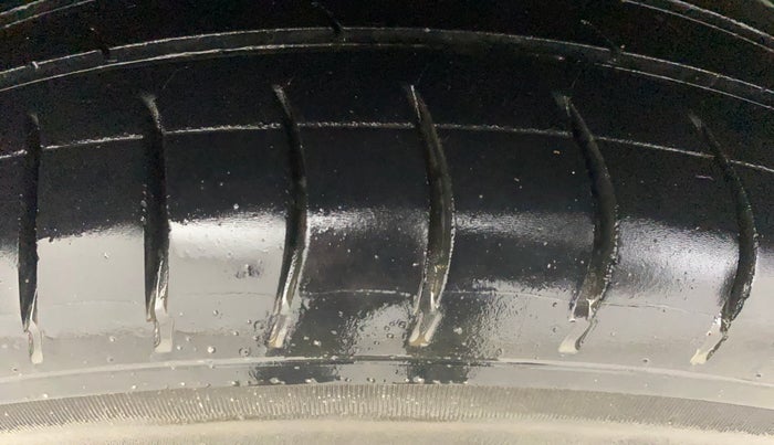 2016 Hyundai Elite i20 SPORTZ 1.2, Petrol, Manual, 1,14,179 km, Right Rear Tyre Tread