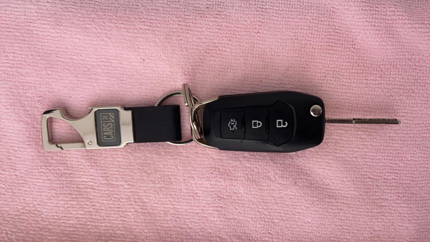 2017 Ford Figo Aspire 1.2 TITANIUM PETROL, CNG, Manual, 19,459 km, Key Close Up