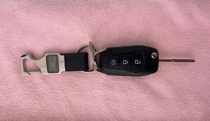 2017 Ford Figo Aspire 1.2 TITANIUM PETROL, CNG, Manual, 19,459 km, Key Close Up