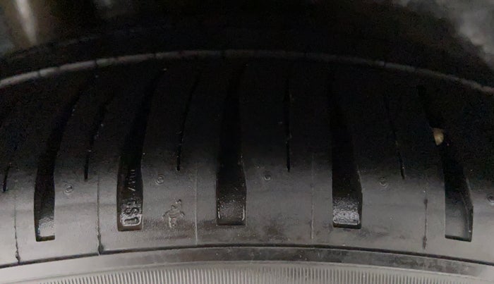 2017 Ford Figo Aspire 1.2 TITANIUM PETROL, CNG, Manual, 19,459 km, Right Rear Tyre Tread