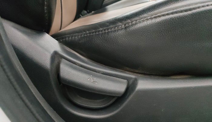 2016 Hyundai Grand i10 SPORTZ 1.2 KAPPA VTVT, CNG, Manual, 80,145 km, Driver Side Adjustment Panel