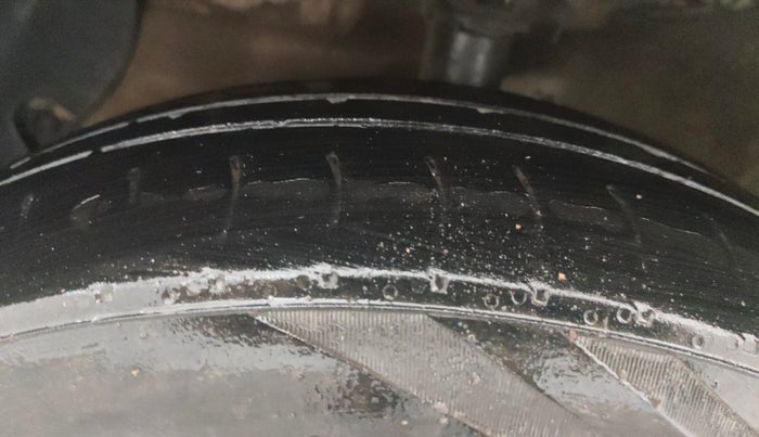 2016 Hyundai Grand i10 SPORTZ 1.2 KAPPA VTVT, CNG, Manual, 80,145 km, Left Front Tyre Tread