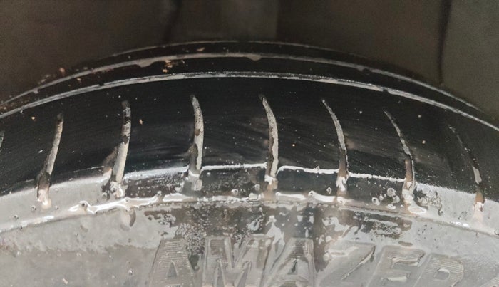 2016 Hyundai Grand i10 SPORTZ 1.2 KAPPA VTVT, CNG, Manual, 80,145 km, Right Front Tyre Tread