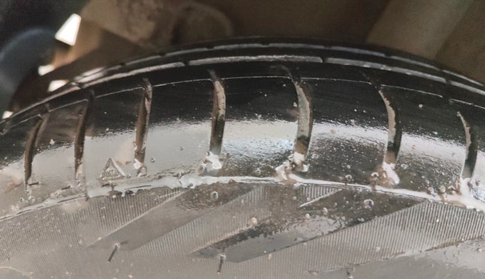 2016 Hyundai Grand i10 SPORTZ 1.2 KAPPA VTVT, CNG, Manual, 80,145 km, Right Rear Tyre Tread