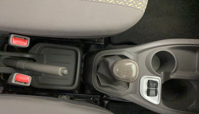 2017 Datsun Redi Go T (O), Petrol, Manual, 63,316 km, Gear Lever