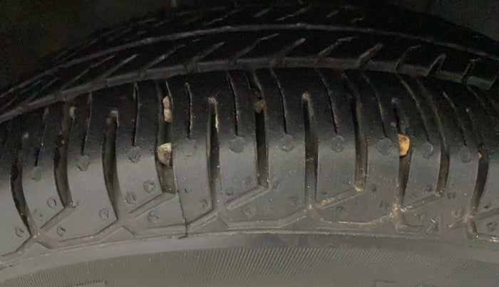 2017 Datsun Redi Go T (O), Petrol, Manual, 63,316 km, Right Front Tyre Tread