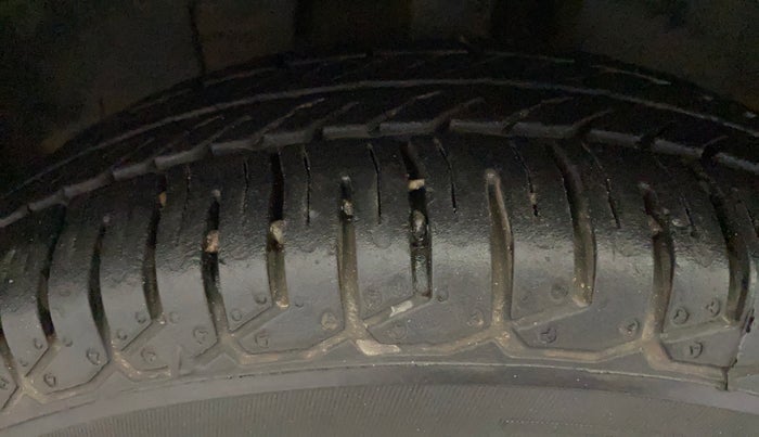 2017 Datsun Redi Go T (O), Petrol, Manual, 63,316 km, Left Front Tyre Tread