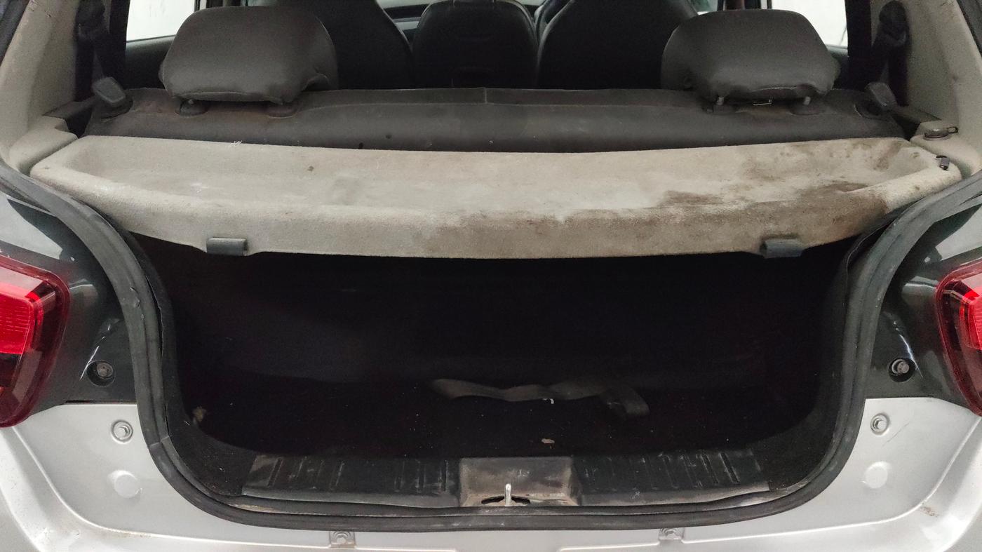 2017 Mahindra KUV 100 NXT K8 P 6 STR, Petrol, Manual, 1,00,569 km, Boot Inside