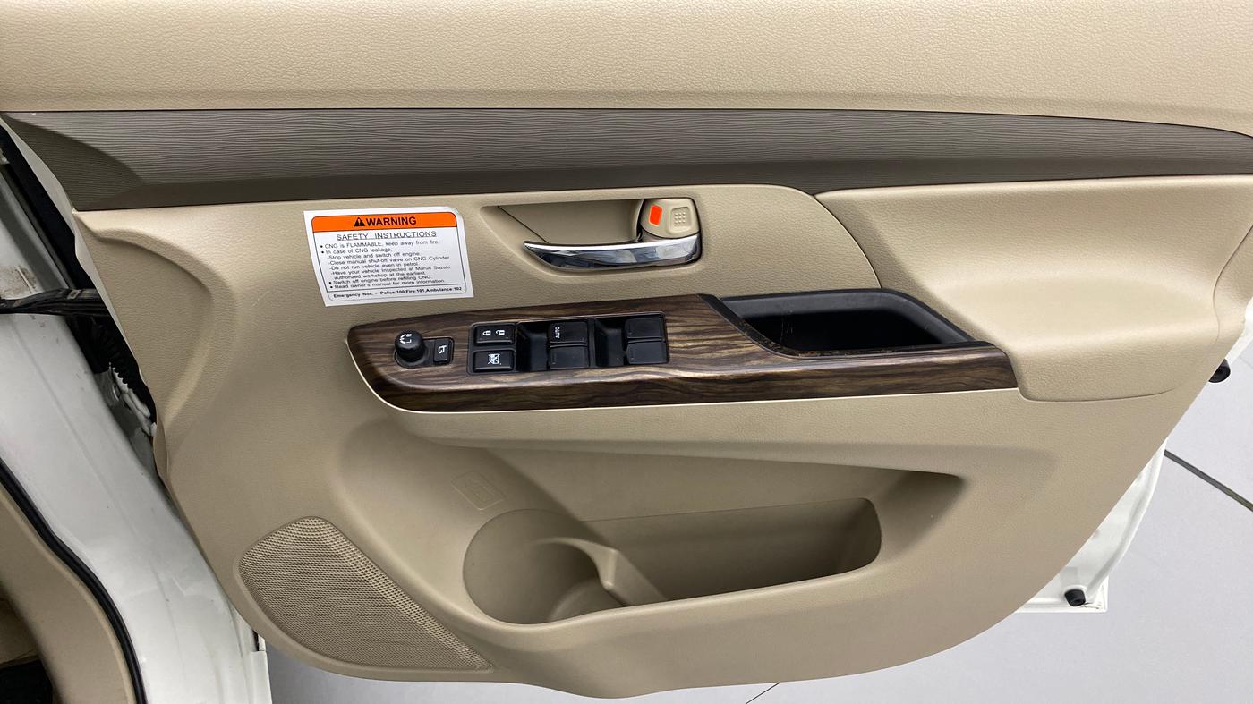 2022 Maruti Ertiga VXI CNG, CNG, Manual, 38,572 km, Driver Side Door Panels Control