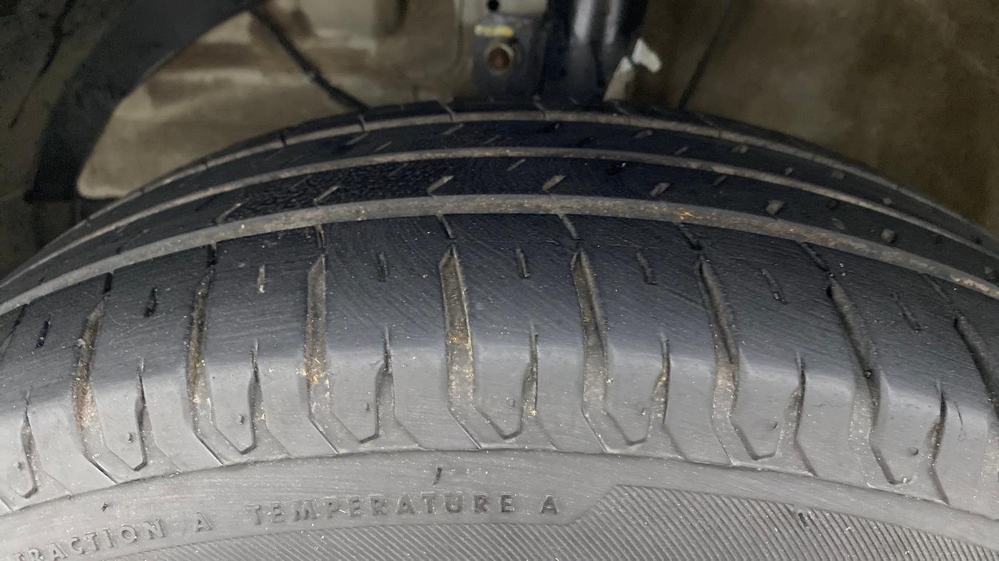 2022 Maruti Ertiga VXI CNG, CNG, Manual, 38,572 km, Left Front Tyre Tread