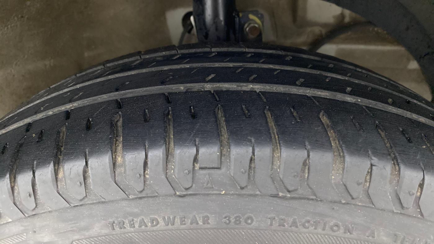 2022 Maruti Ertiga VXI CNG, CNG, Manual, 38,572 km, Right Front Tyre Tread