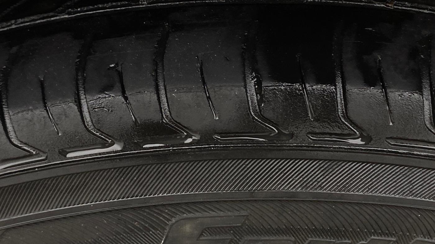 2013 Maruti Swift VXI, Petrol, Manual, 96,561 km, Left Front Tyre Tread