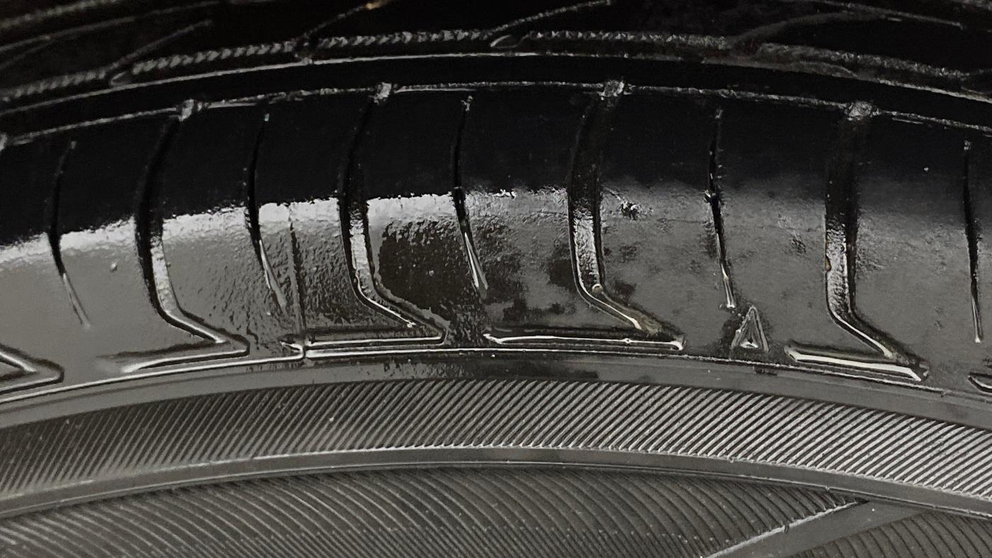 2013 Maruti Swift VXI, Petrol, Manual, 96,561 km, Right Front Tyre Tread