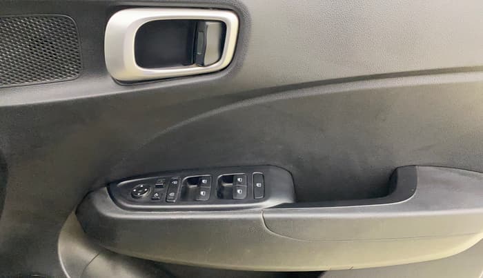 2022 Hyundai VENUE S+ 1.2, Petrol, Manual, 58,316 km, Driver Side Door Panels Control