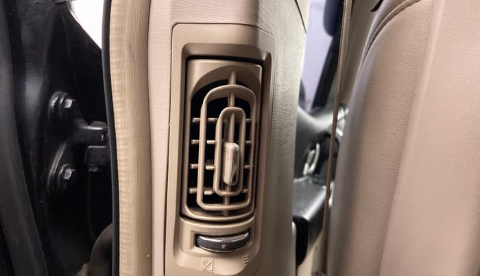 2016 Mahindra XUV500 W10, Diesel, Manual, 1,63,495 km, Rear AC Vents