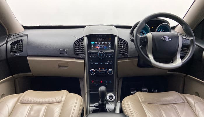 2016 Mahindra XUV500 W10, Diesel, Manual, 1,63,495 km, Dashboard