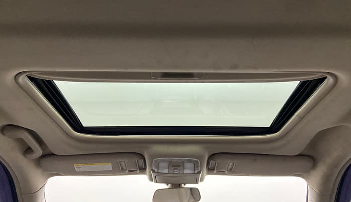 2016 Mahindra XUV500 W10, Diesel, Manual, 1,63,495 km, Moonroof/ Sunroof