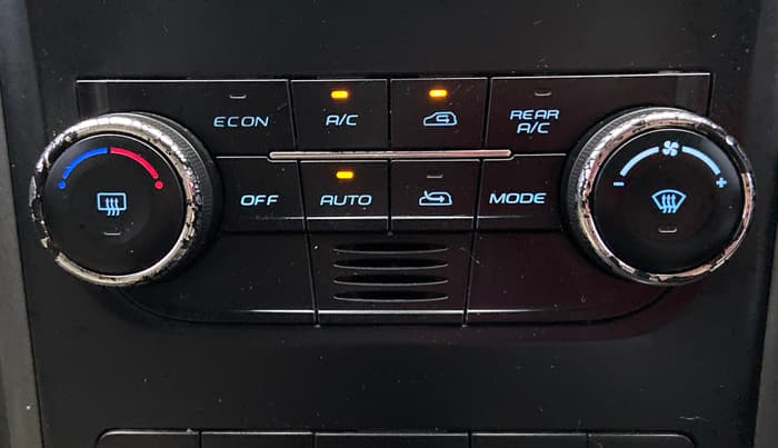2016 Mahindra XUV500 W10, Diesel, Manual, 1,63,495 km, Automatic Climate Control