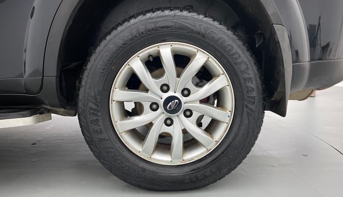 2016 Mahindra XUV500 W10, Diesel, Manual, 1,63,495 km, Left Rear Wheel