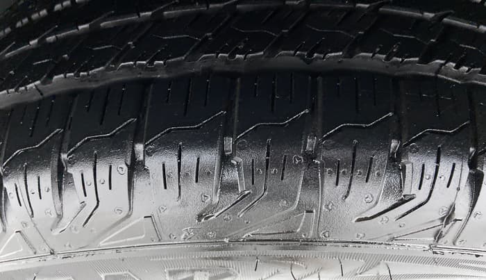 2016 Mahindra XUV500 W10, Diesel, Manual, 1,63,495 km, Left Front Tyre Tread