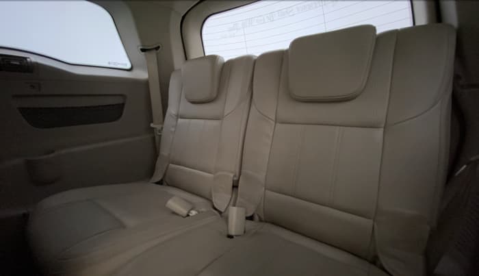 2016 Mahindra XUV500 W10, Diesel, Manual, 1,63,495 km, Third Seat Row ( optional )