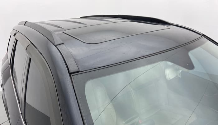 2016 Mahindra XUV500 W10, Diesel, Manual, 1,63,495 km, Roof