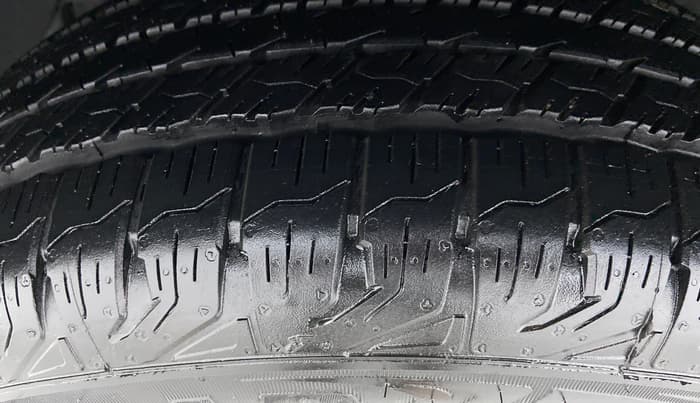 2016 Mahindra XUV500 W10, Diesel, Manual, 1,63,495 km, Right Rear Tyre Tread