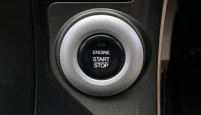 2016 Mahindra XUV500 W10, Diesel, Manual, 1,63,495 km, Keyless Start/ Stop Button