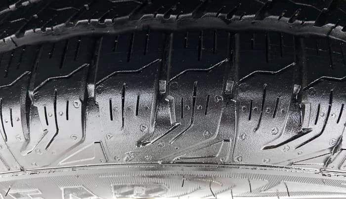 2016 Mahindra XUV500 W10, Diesel, Manual, 1,63,495 km, Left Rear Tyre Tread