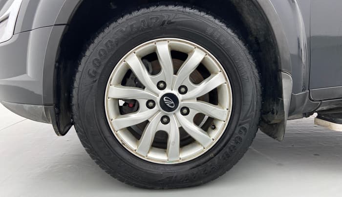 2016 Mahindra XUV500 W10, Diesel, Manual, 1,63,495 km, Left Front Wheel