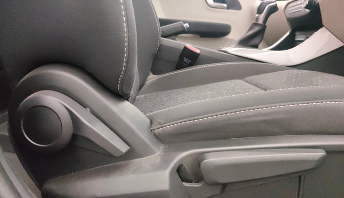 2022 Tata ALTROZ XZA, Petrol, Automatic, 30,142 km, Driver Side Adjustment Panel